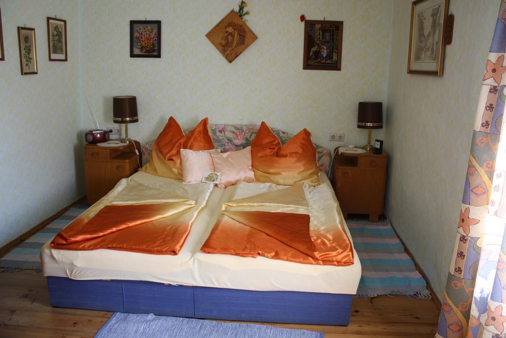 Weinbau-Gaestezimmer Martin Und Eva Maria Jamek Weissenkirchen in der Wachau Esterno foto