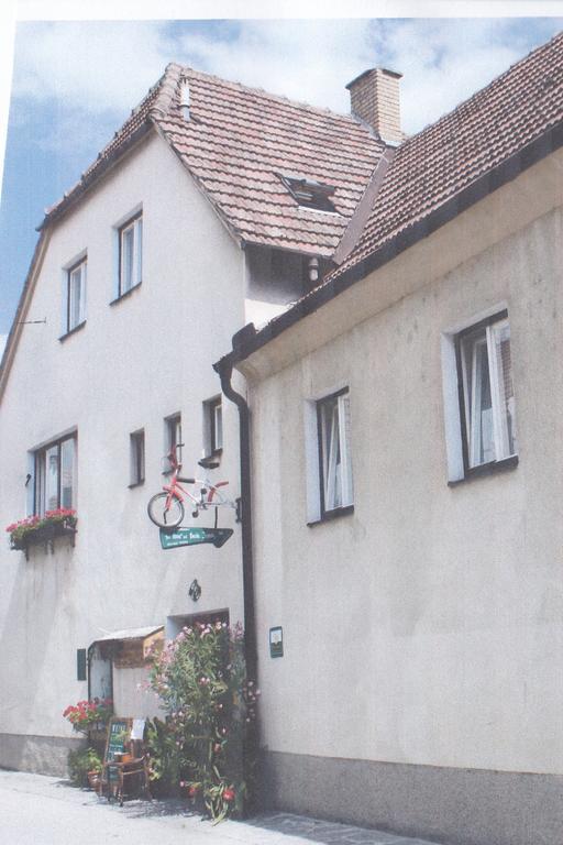 Weinbau-Gaestezimmer Martin Und Eva Maria Jamek Weissenkirchen in der Wachau Esterno foto